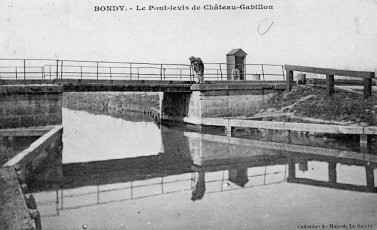 Le Pont levis du Chateau Gobillon 1907